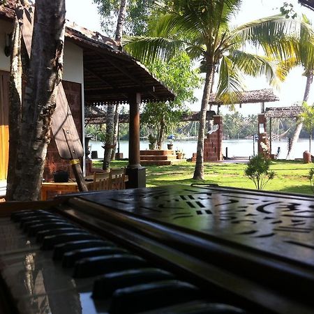 Ambadis Villas Kodungallur Exterior photo
