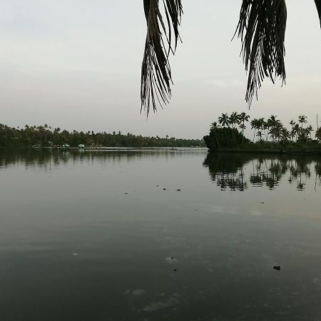Ambadis Villas Kodungallur Exterior photo