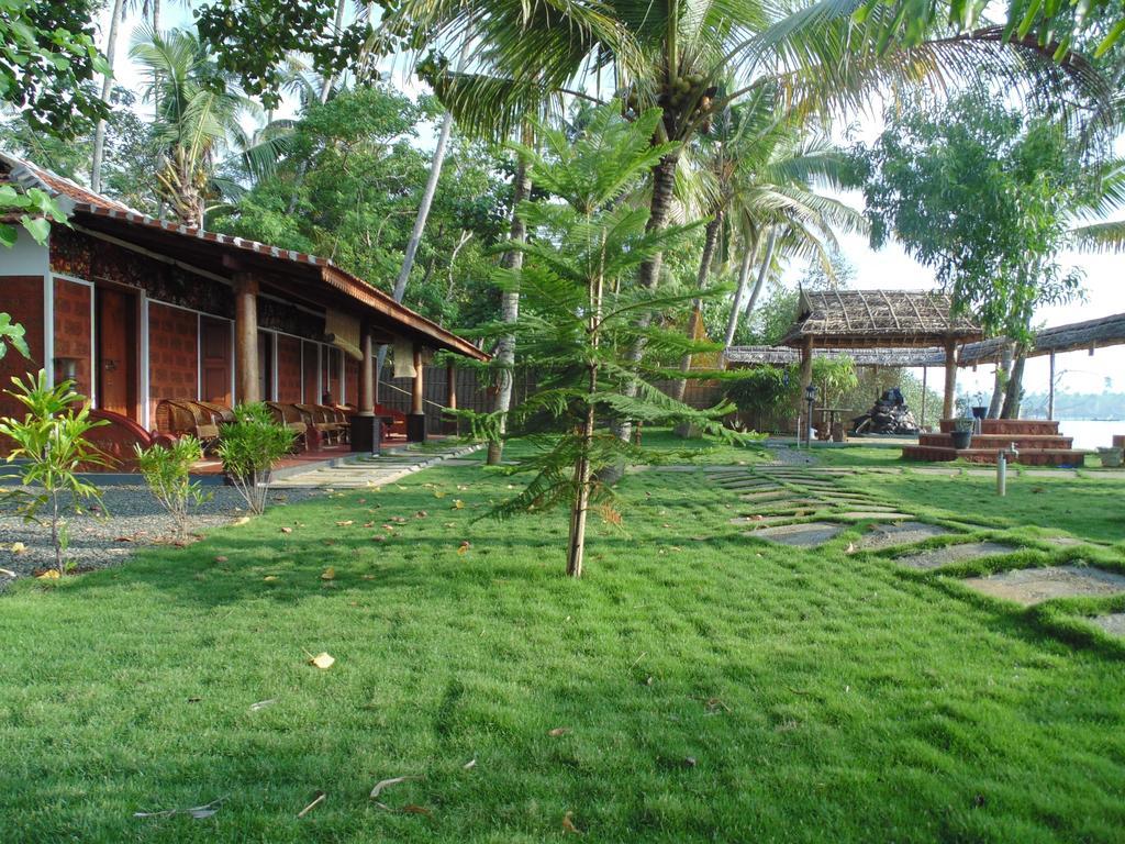 Ambadis Villas Kodungallur Exterior photo