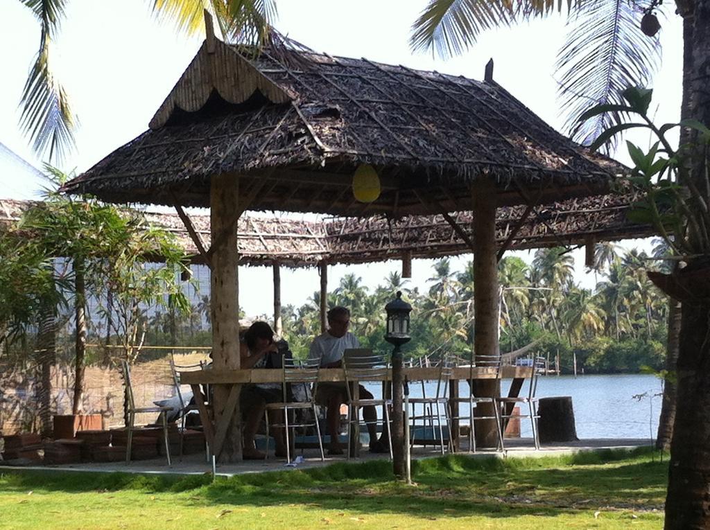 Ambadis Villas Kodungallur Exterior photo