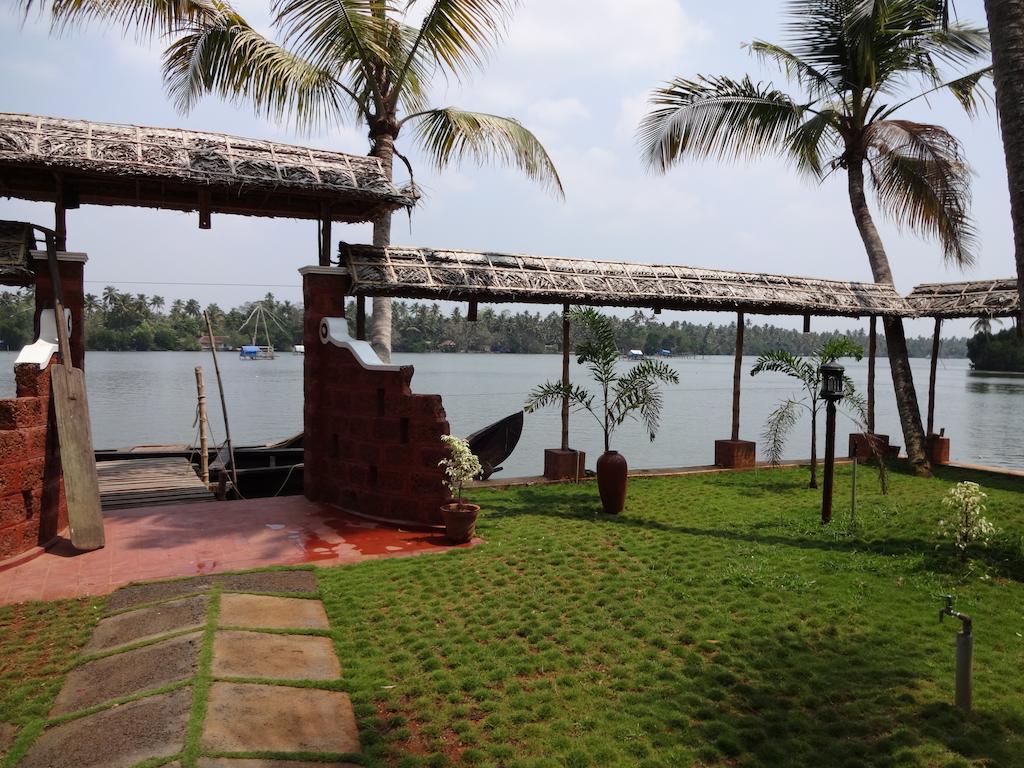 Ambadis Villas Kodungallur Exterior photo