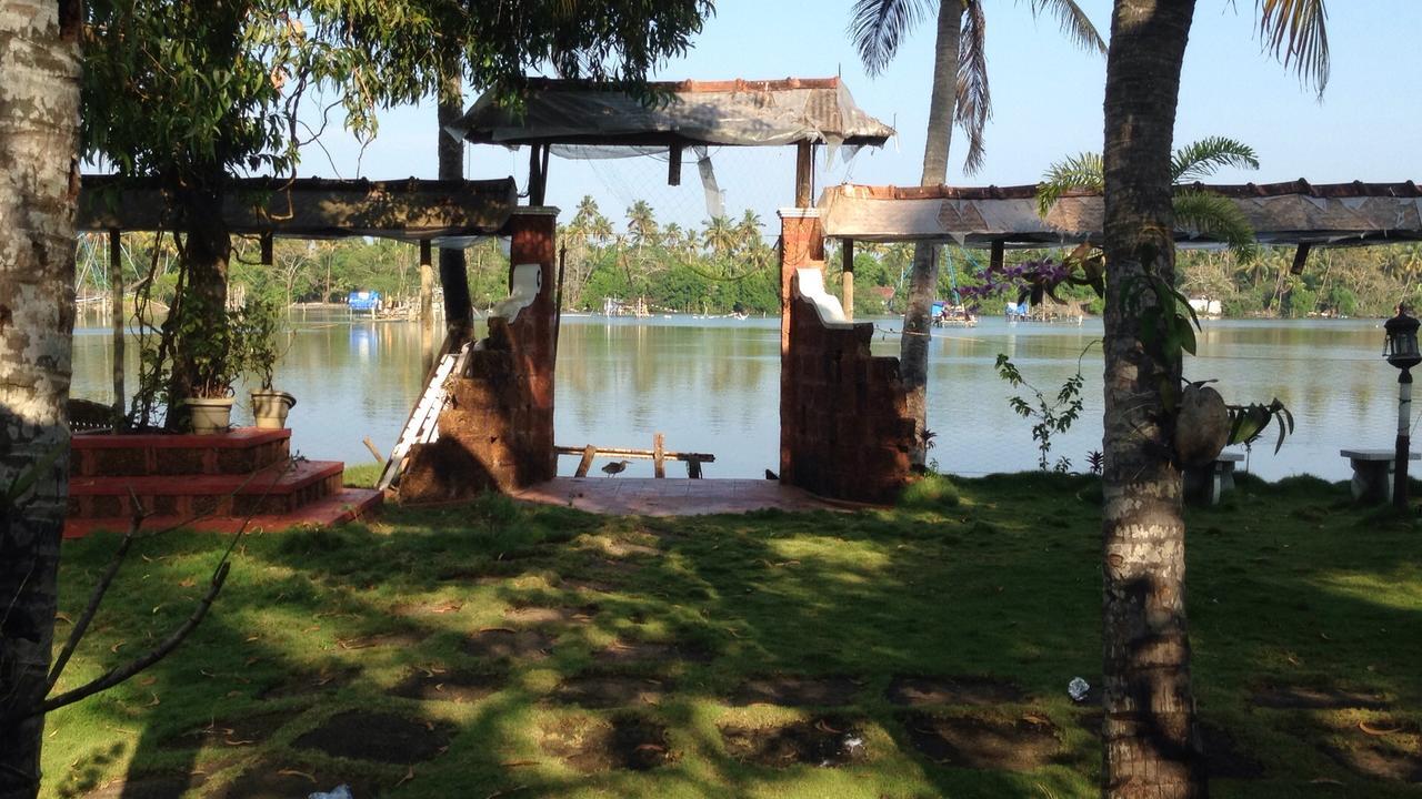 Ambadis Villas Kodungallur Exterior photo
